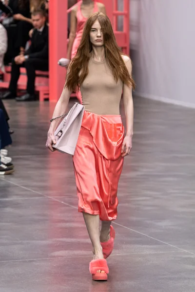 Look 50